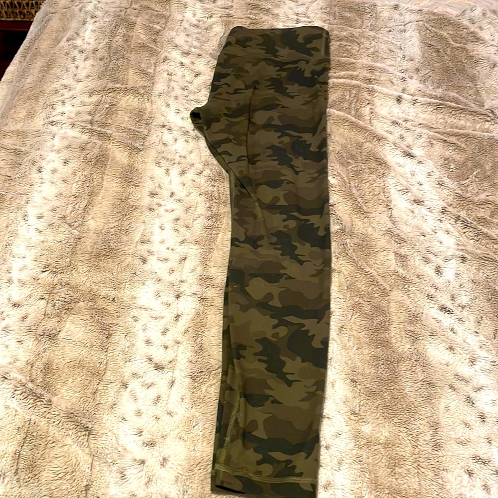 Army green camo workout leggings size large